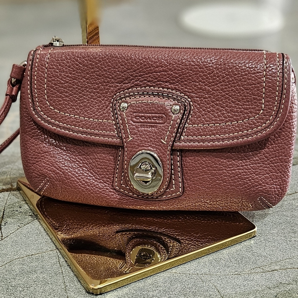 Coach Pebbled Leather Turnlock Wristlet Clutch Dusty Rose